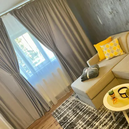 S&s Studio At Ground Floor Town !!! Parcare La Locatie !! *