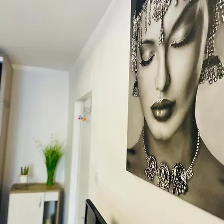 S&s Studio At Ground Floor Town !!! Parcare La Locatie !! Apartment