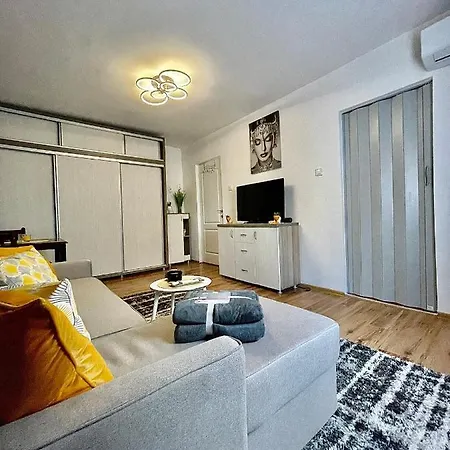 Apartment S&s Studio At Ground Floor Town !!! Parcare La Locatie !!