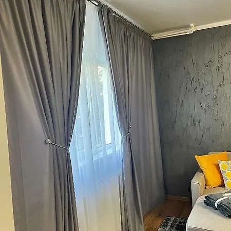 Apartment S&s Studio At Ground Floor Town !!! Parcare La Locatie !! *